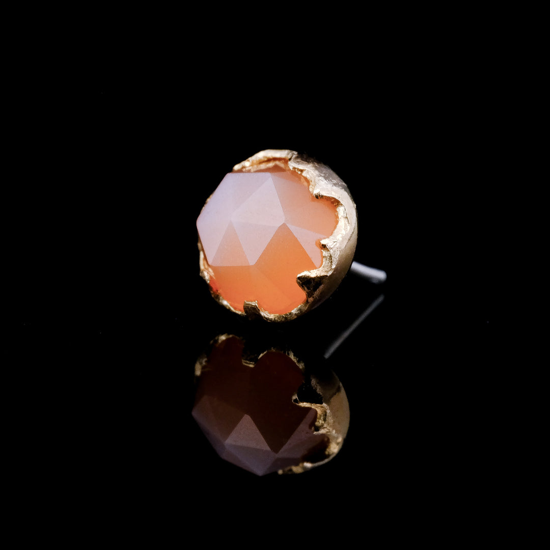 Peach Moonstone in Yellow Gold - Threadless end