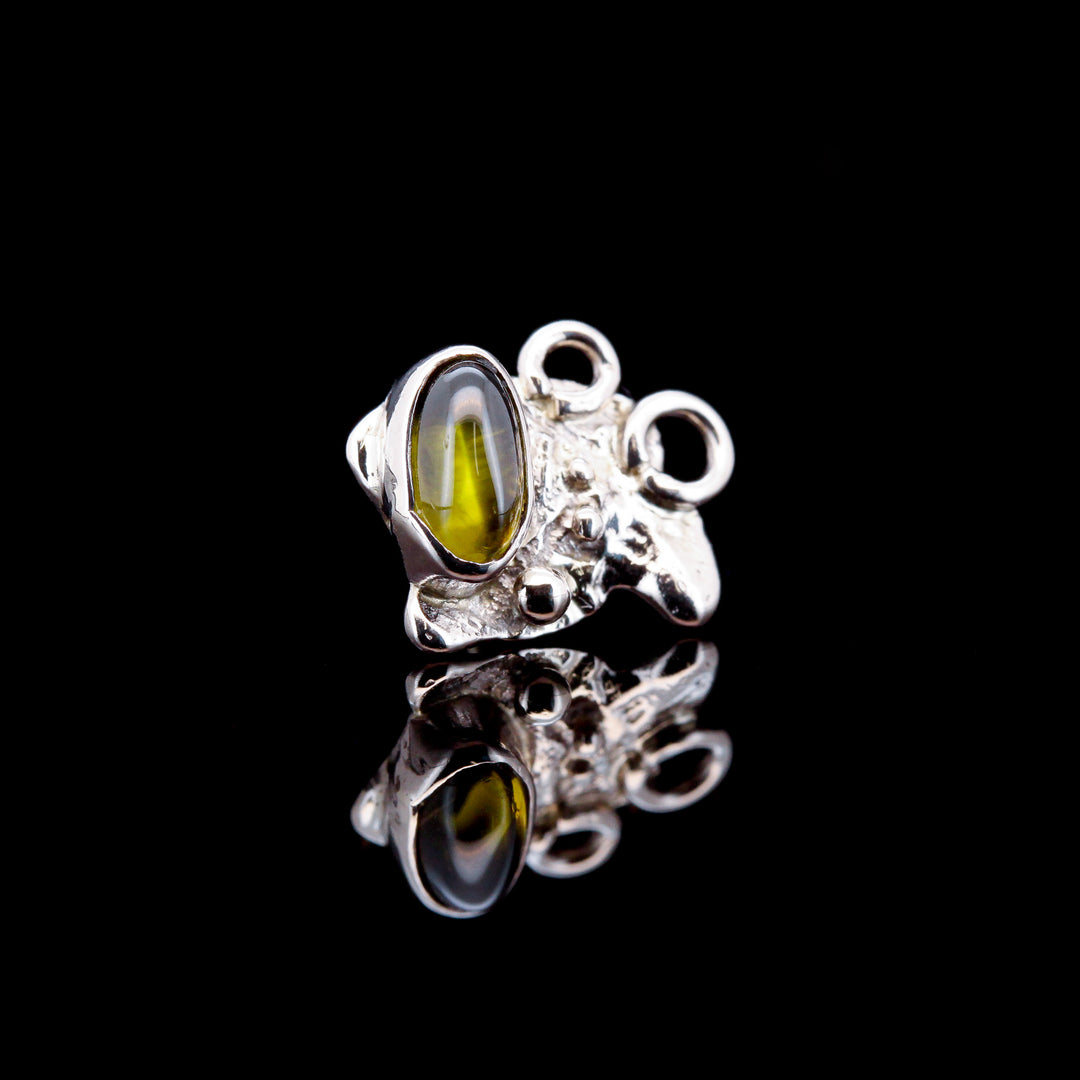 Olive Peridot in 18kt White Gold - Dots & Rings - Threadless end