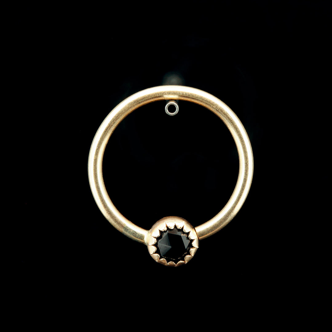 Yellow Gold Seam Ring with Onyx - Threadless end - 18ga