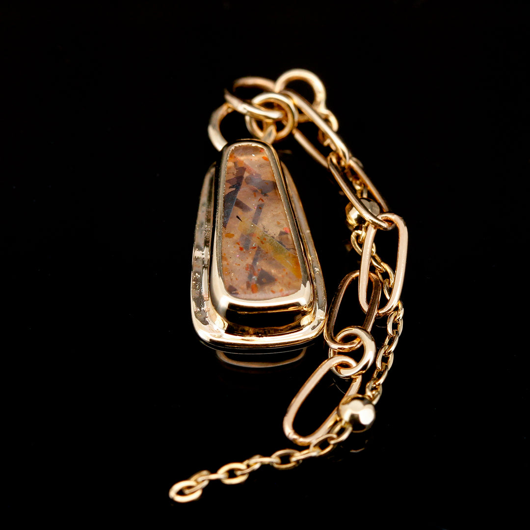 Rainbow Lattice Sunstone in Yellow Gold Sandman Charm