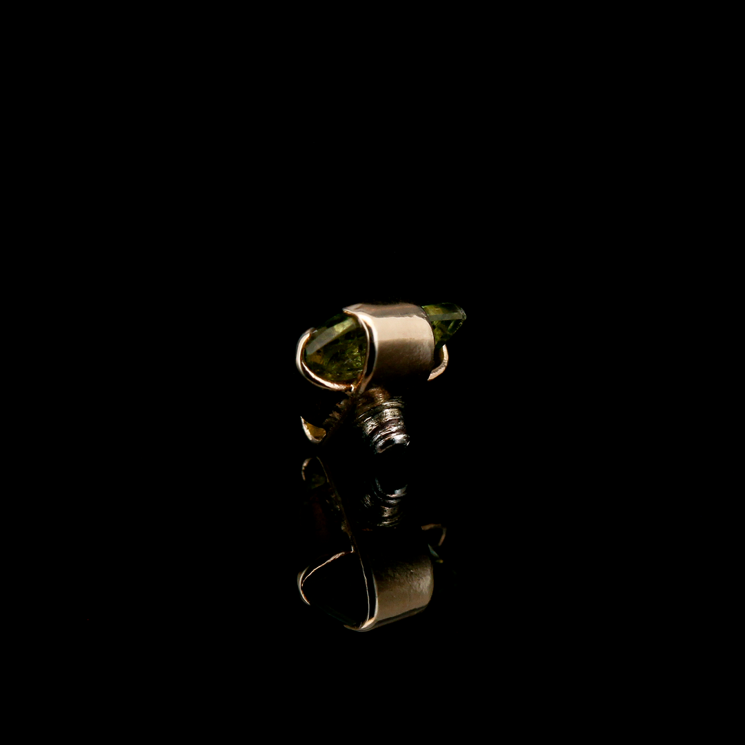 Green Tourmaline in Yellow Gold - 14ga threaded end