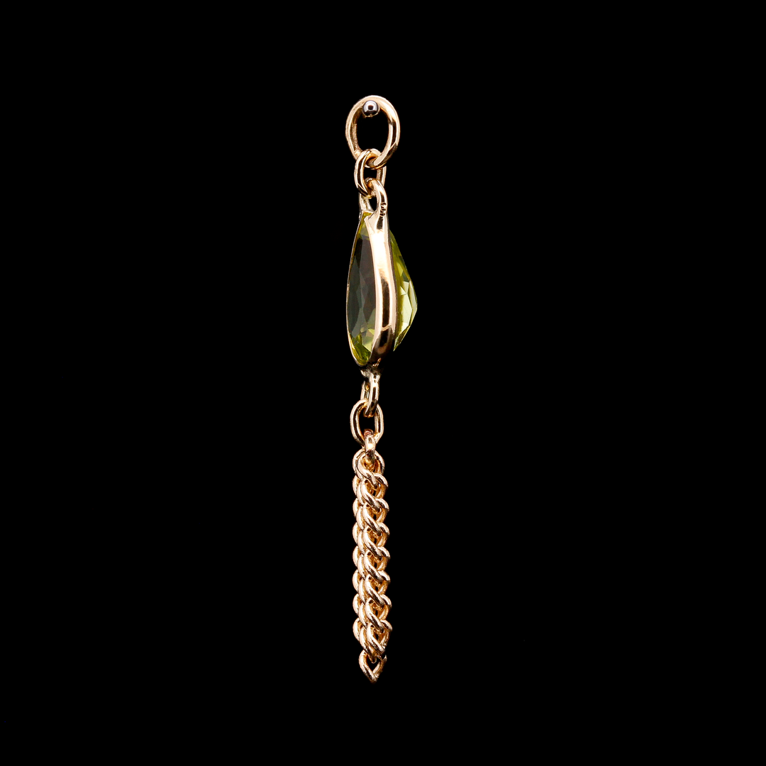 "Ombligo" Peridot in Yellow Gold Chain Charm