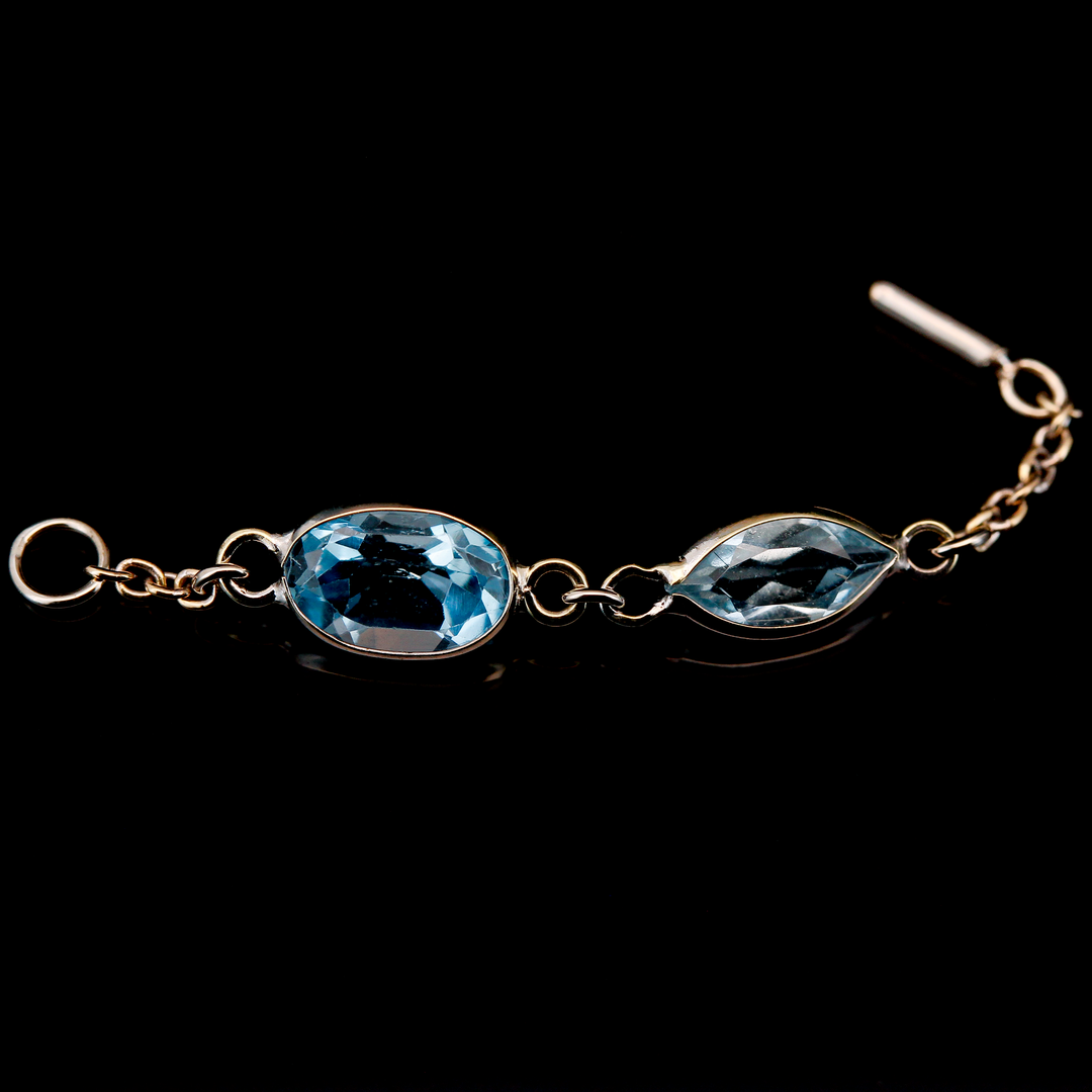 Blue Topaz in White Gold Charm